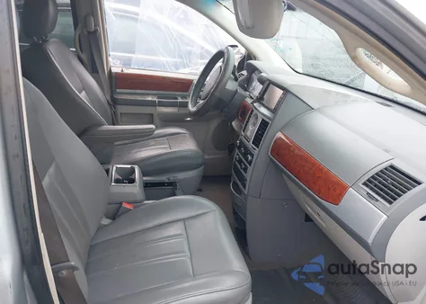 2009 Chrysler Town & Country Touring from USA, damaged, VIN 2A8HR54139R633855